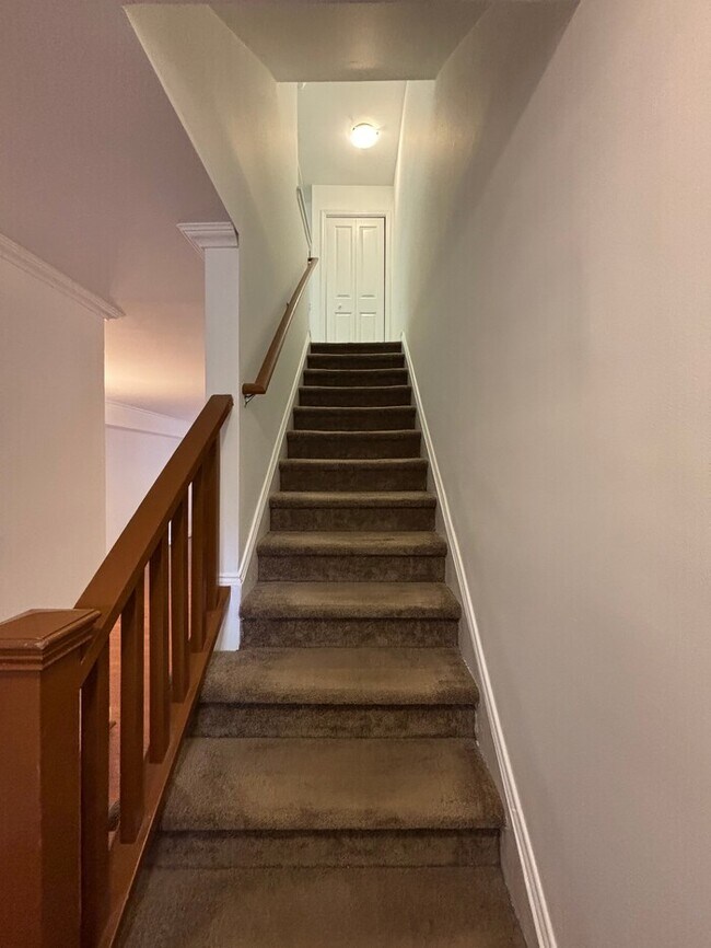 Building Photo - 2 Bedroom Townhome walking distance to Plaza Midwood.