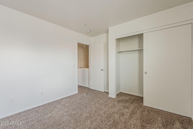 Building Photo - 3022 E Donner Dr