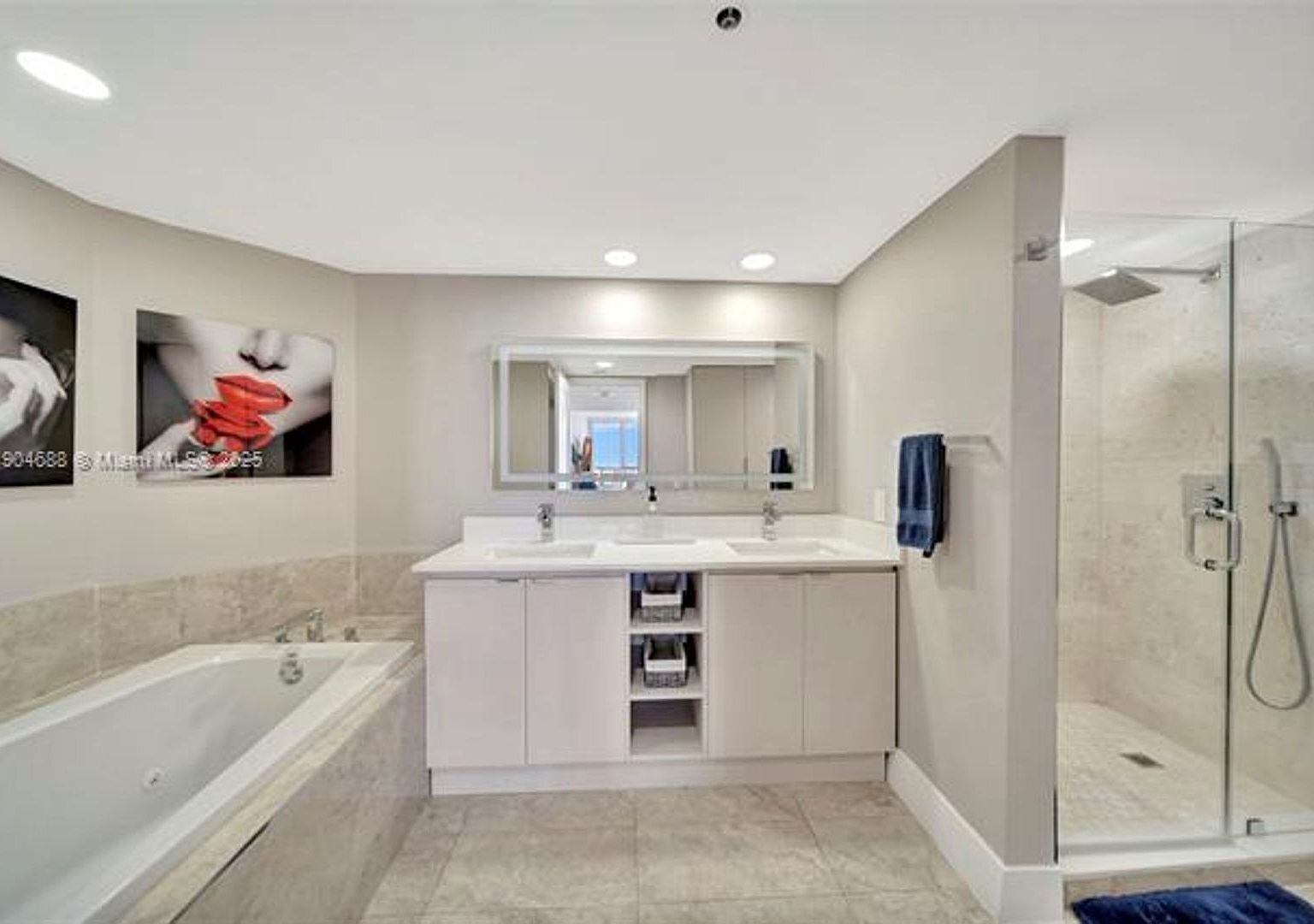 Building Photo - 851 NE 1st Ave