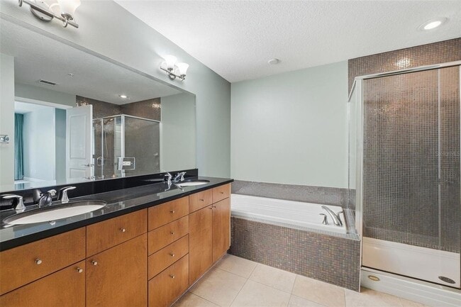 Building Photo - 100 S Eola Dr