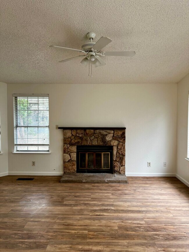 Building Photo - 1411 Ambassador Drive - Located in Northwe...