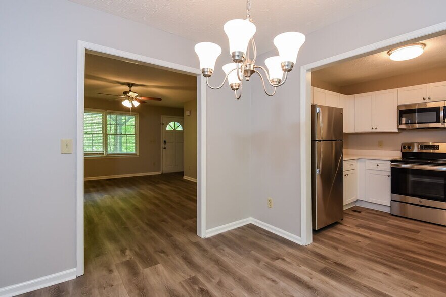 Building Photo - 188 Cherokee Village Dr