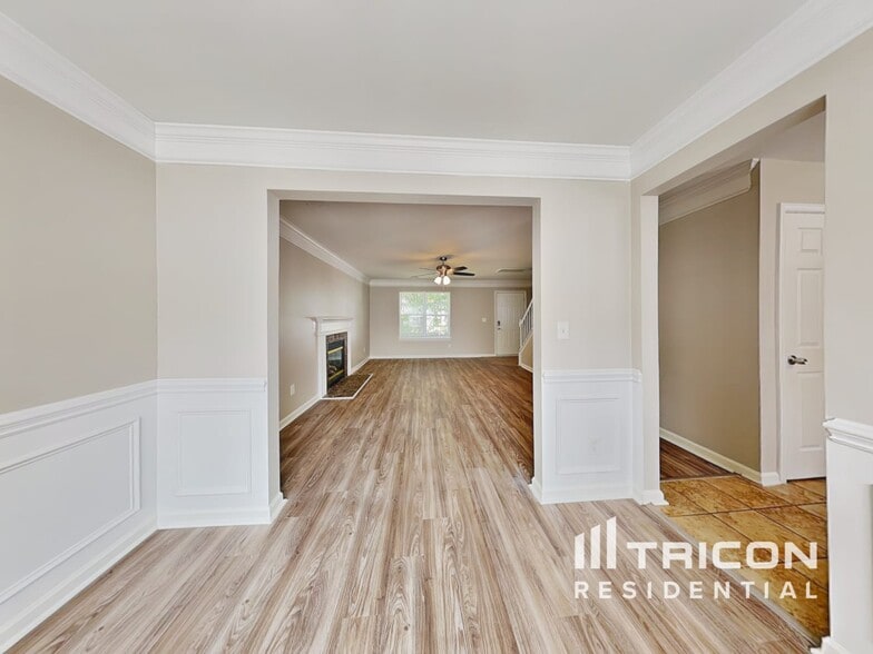 Building Photo - 146 Madelia Pl