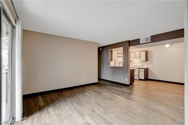 Building Photo - 200 Mission Laguna Ln