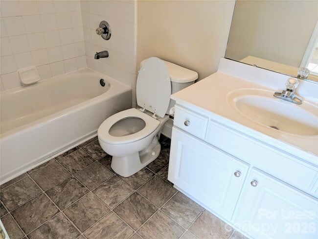 Building Photo - 917 Shearer St