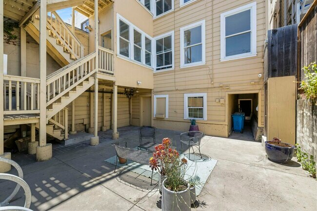 Building Photo - 263-267 South Van Ness Avenue, Unit 265