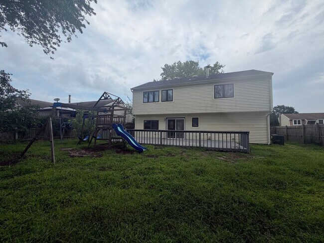 Building Photo - 198 Village Dr