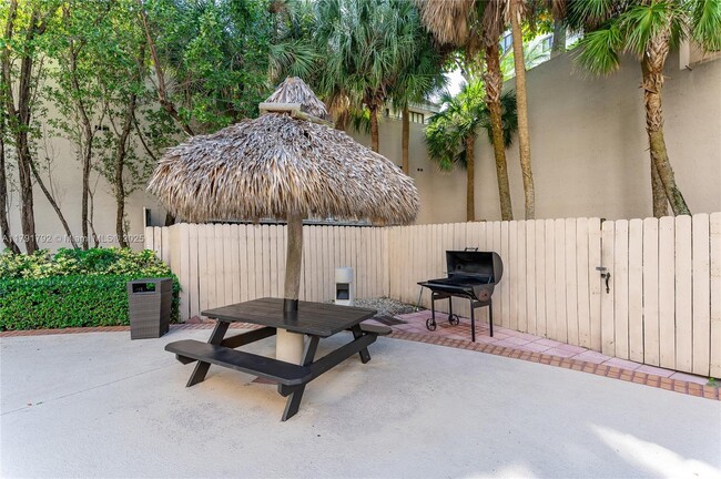 Building Photo - 540 Brickell Key Dr