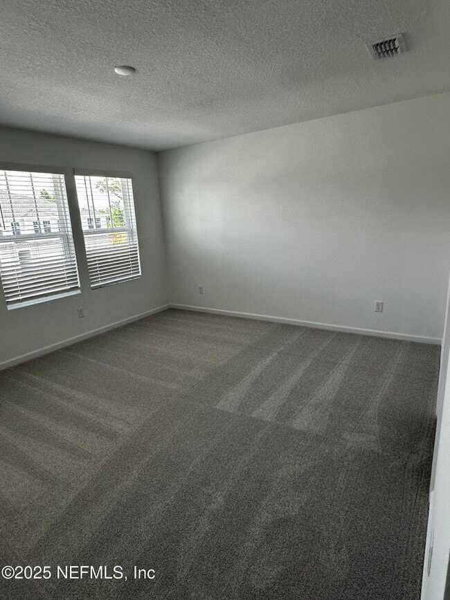 Building Photo - 611 Holly Lks Dr