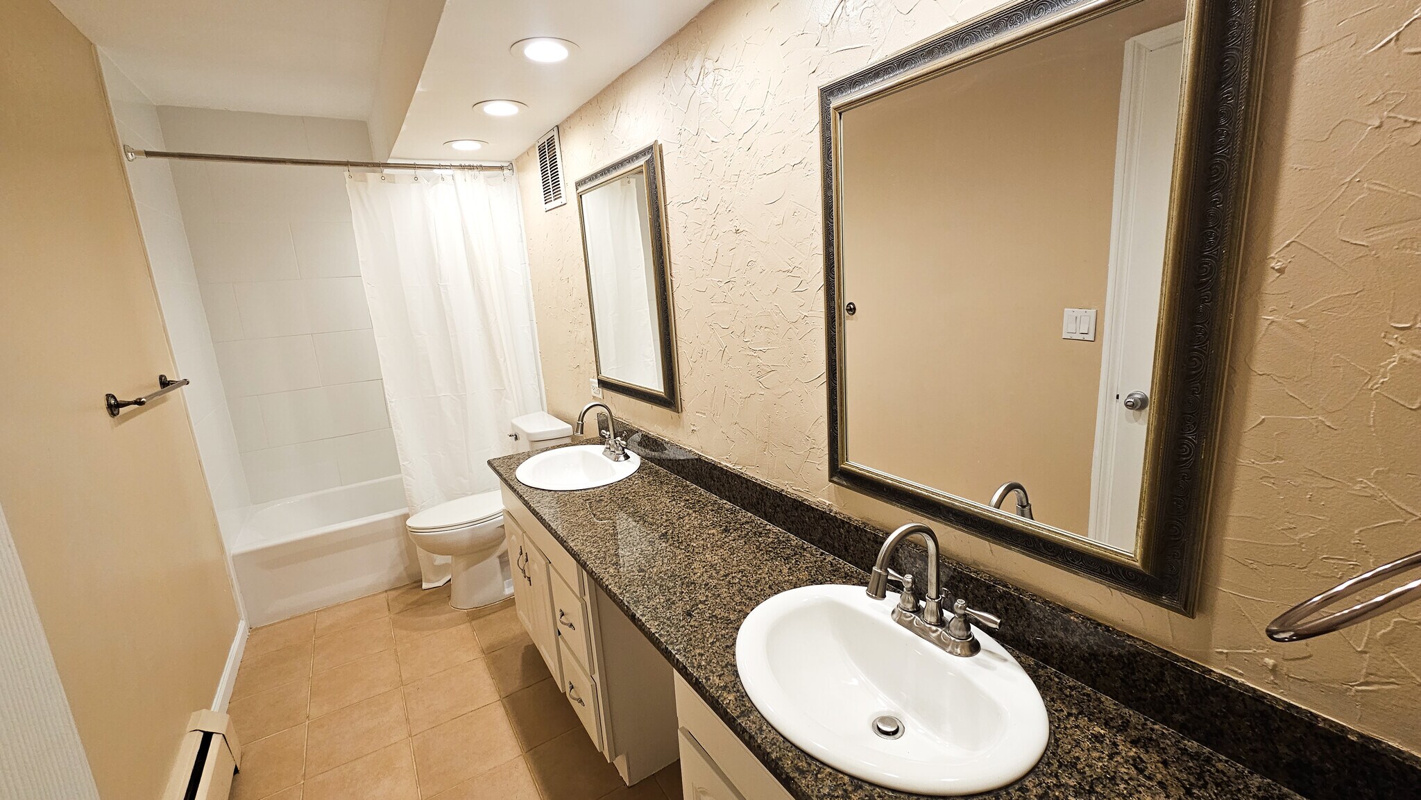 Bathroom - 110 N Lincoln Ln