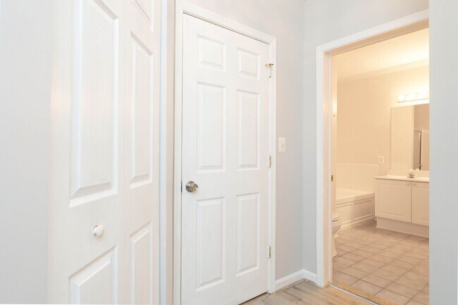 Building Photo - 2 Bed 2 Bath Condo in Westbriar Condominiums