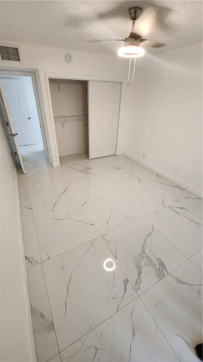 Building Photo - 3301 Spanish Moss Terrace