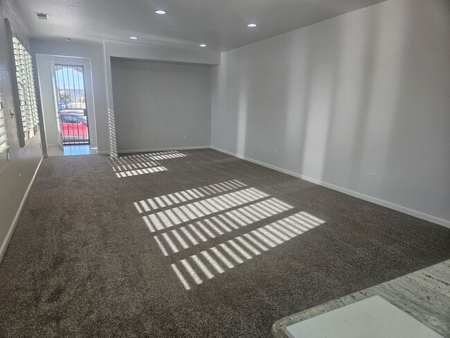 Building Photo - GORGEOUS 2009 Home - Just $2,250/month, 3/...