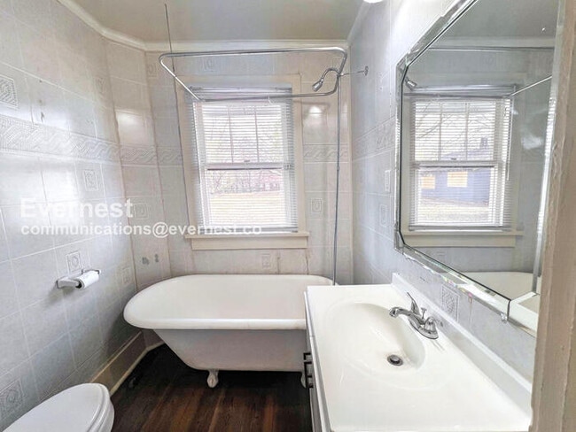 Building Photo - 114 W 18th St