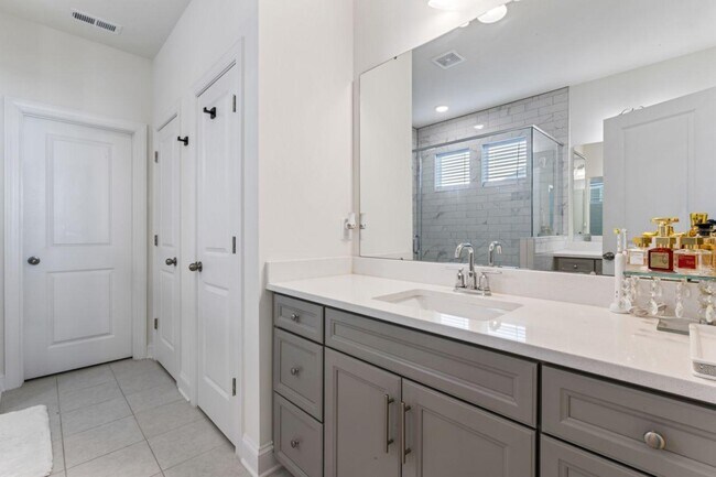 Building Photo - 116 Farrier Ln