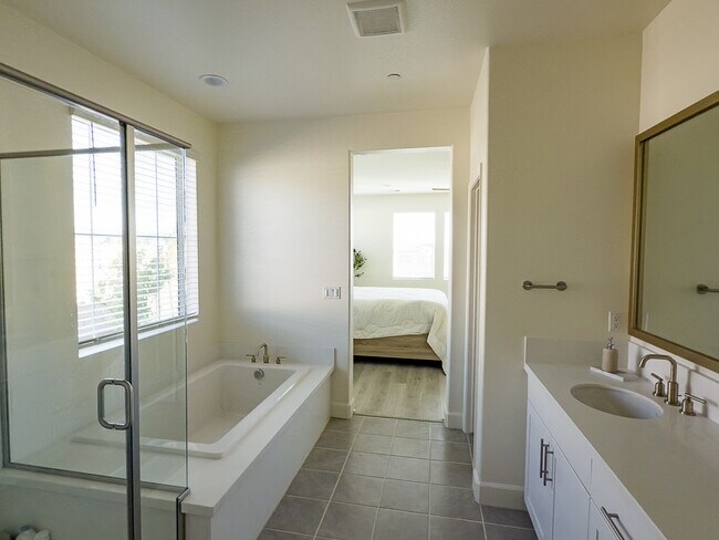 Building Photo - 58320 Coral View Way