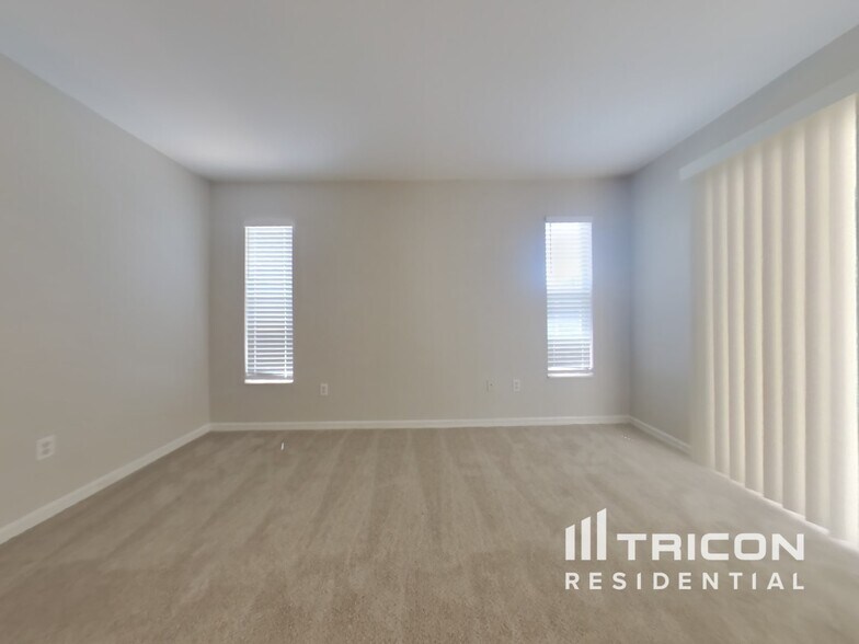Building Photo - 2740 Begonia Terrace