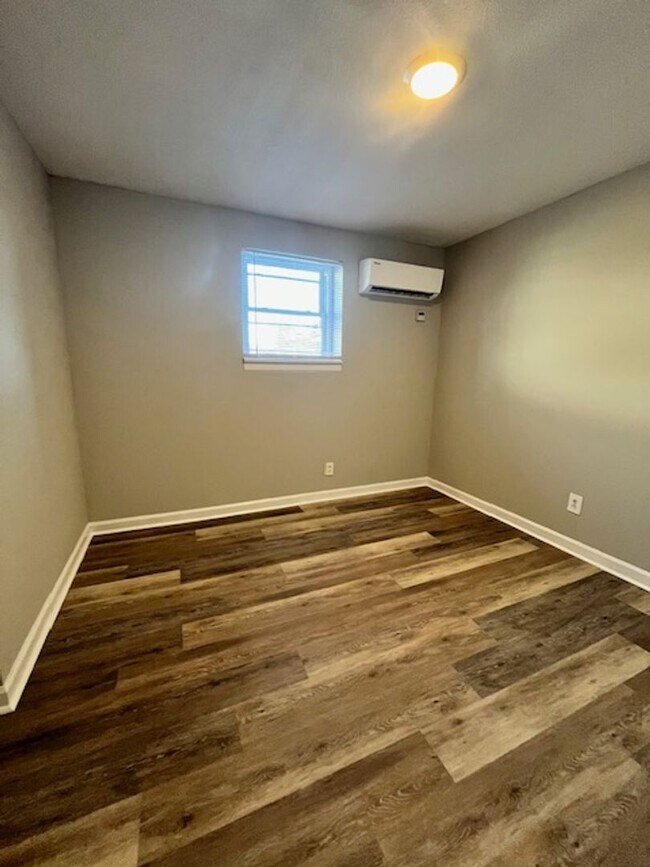 Building Photo - 2082 Fairmont Ct