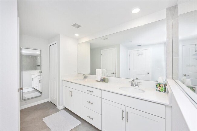 Building Photo - 12640 Radiance Ct