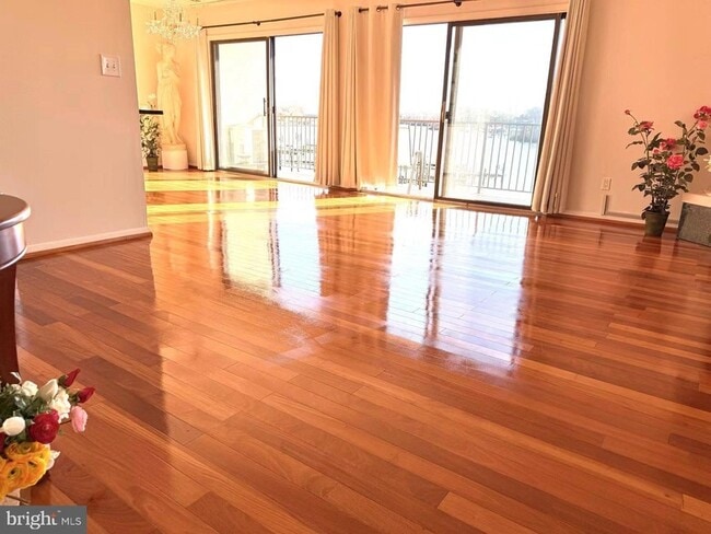 Building Photo - 532 Riviera Dr