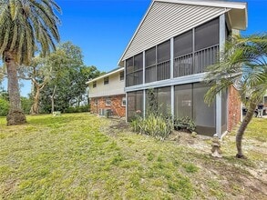 Building Photo - 200 Country Club Dr