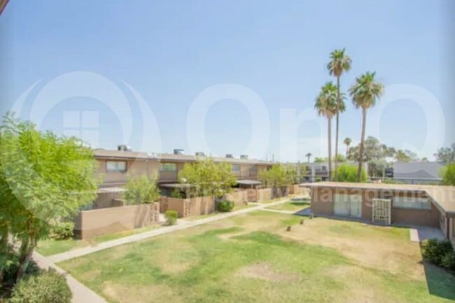 Building Photo - 2415 W Hazelwood St