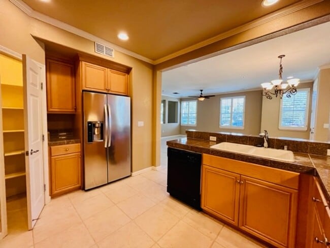 Building Photo - Beautiful 3BD/3BA, Two-Story Corner Unit C...
