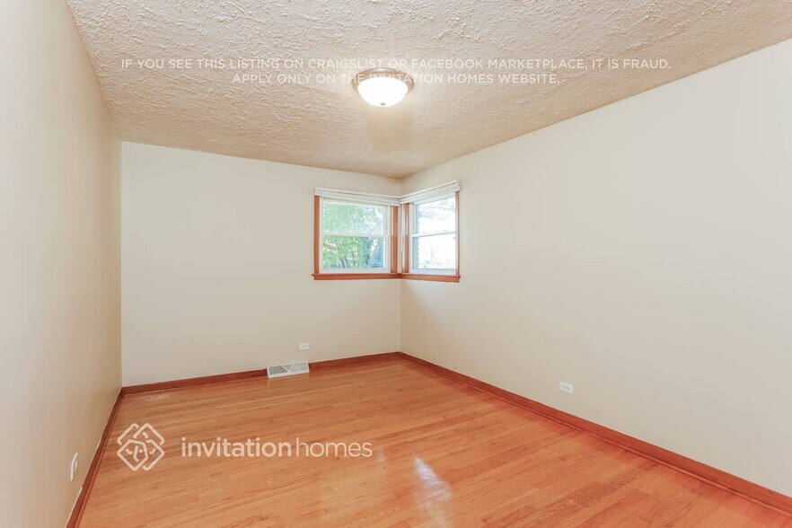 Building Photo - 10024 Mulberry Ave