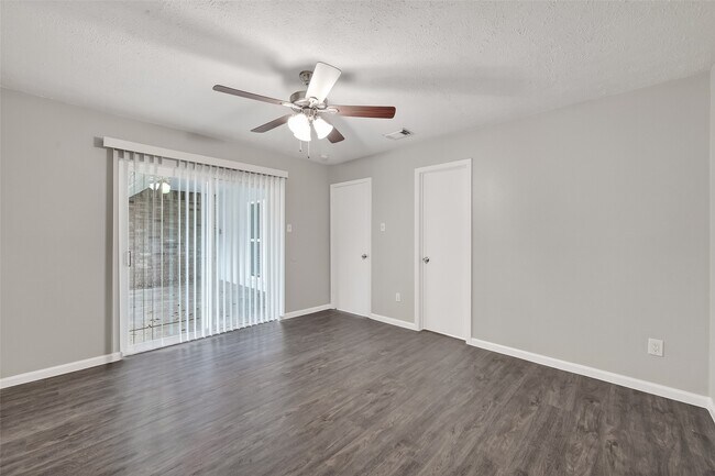 Building Photo - 10506 Ivy Oaks Ln