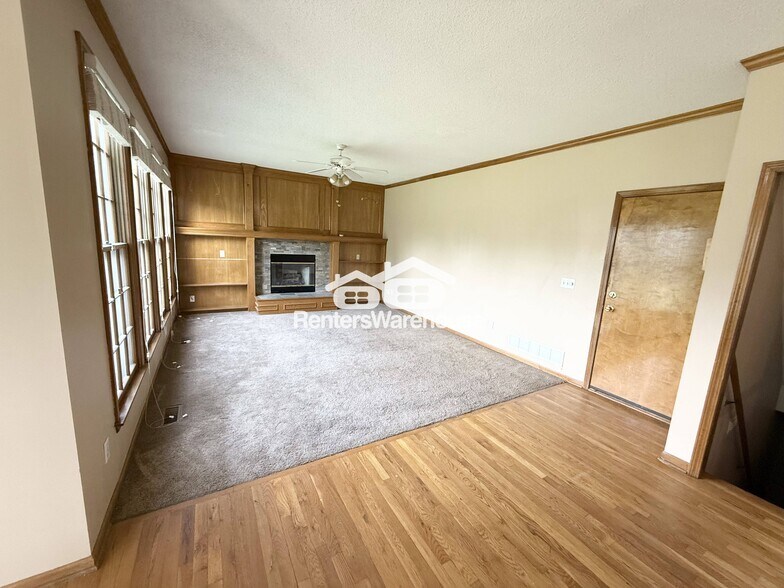 Building Photo - 8820 W 124th Terrace