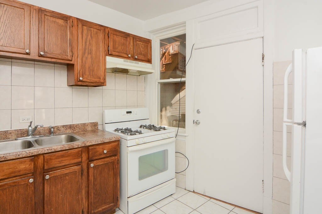 Building Photo - 2921 W George St