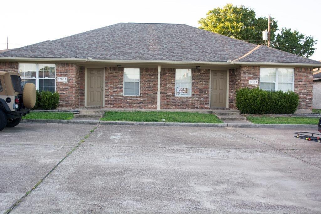 Building Photo - 1210 webhollow Cir