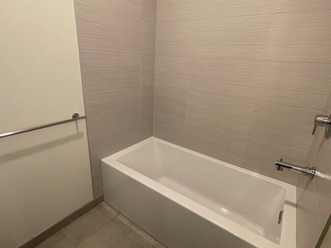 Full Bathroom 2nd - 572 Hudson Ave