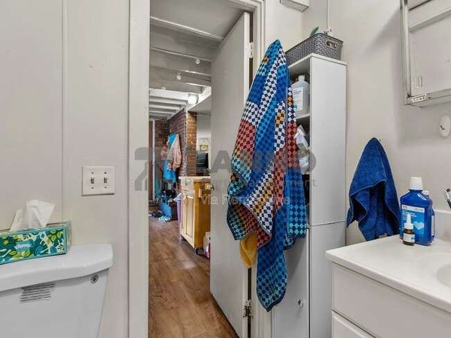 Building Photo - 35 Bowen St