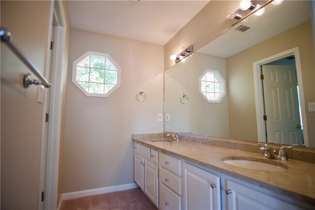 Building Photo - 1998 Bridle Path Ct