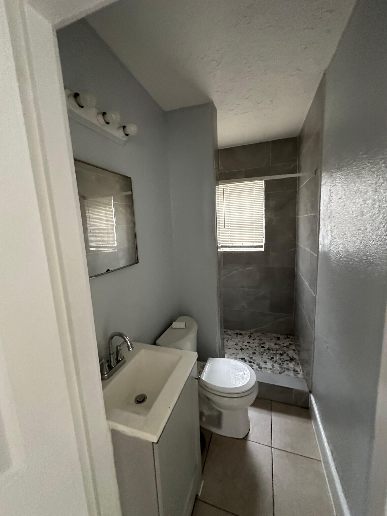 Building Photo - 2534 Moncrief Rd