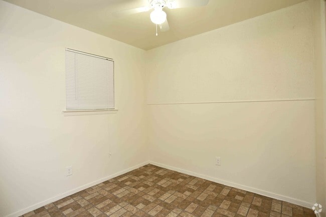 1BR,BA - 750SF - DINING ROOM - La Fina Apartments