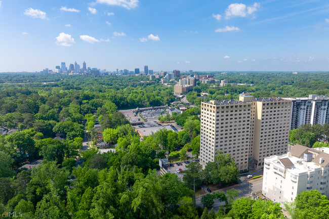 Building Photo - 2479 Peachtree Rd