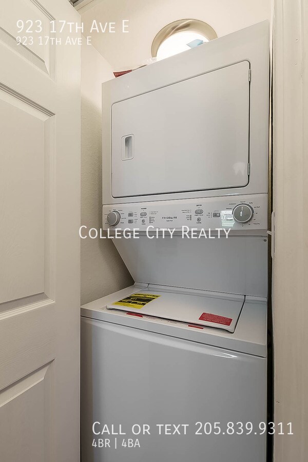 Building Photo - 923 17th Ave E