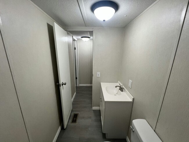 Building Photo - 71A Tower Manor Cir E