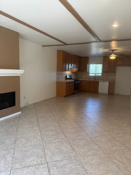 Building Photo - 39905 Estates Rd