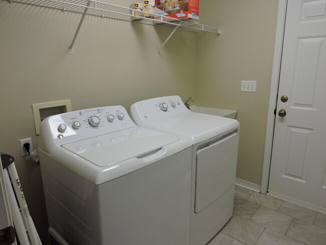 Building Photo - 5831 Buckskin Ct