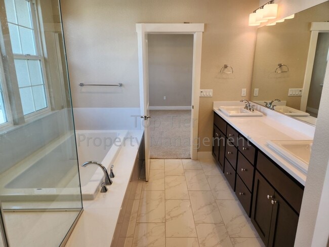 Building Photo - ***Spectacular 2-Story 4 bed, 2.5 bath, 2,...