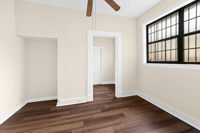 Building Photo - Charming 4 Bedroom, 2 Bathroom house