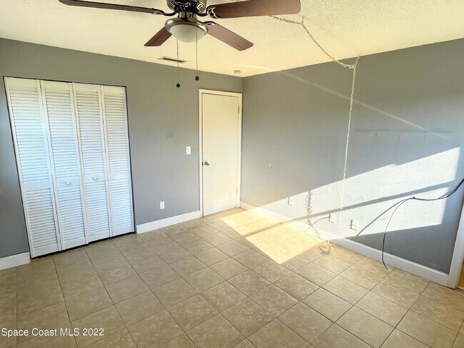 Building Photo - 2 bedroom 2 bathroom duplex available for rent