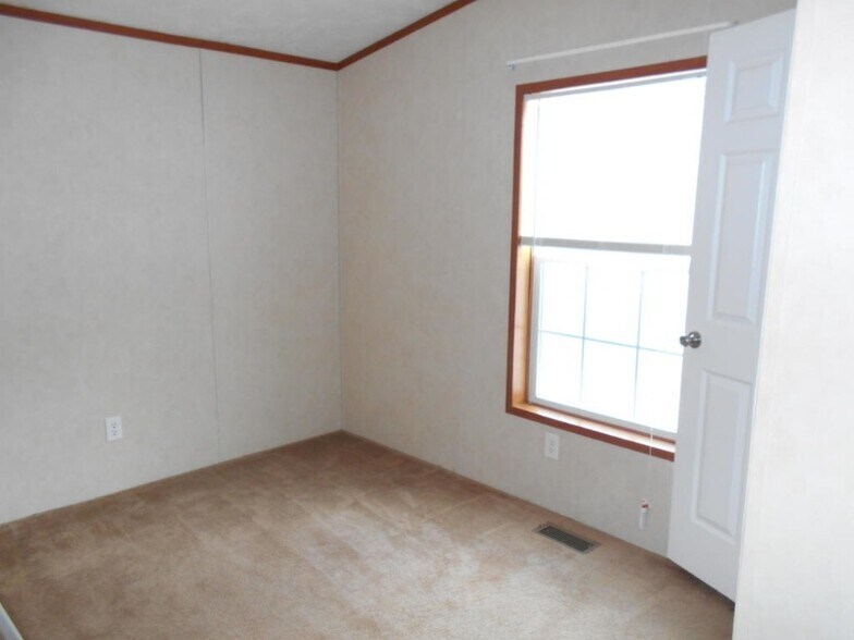 Building Photo - 24 Henderson Ln