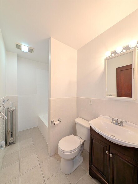 Building Photo - 10 Humboldt St