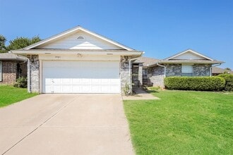 Building Photo - 1401 Nottoway Dr