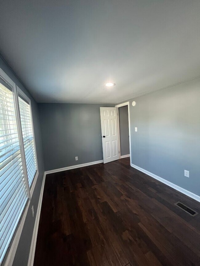 Building Photo - 5613 Hardwick Ln