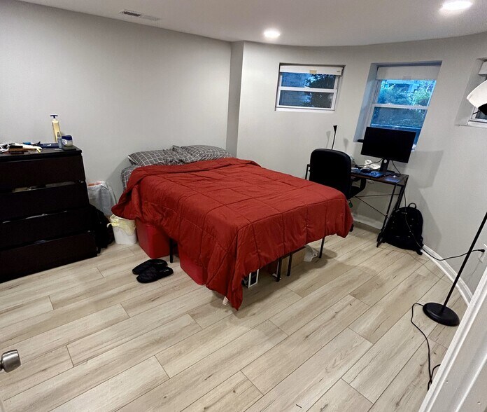 Building Photo - 2010 1st St NW